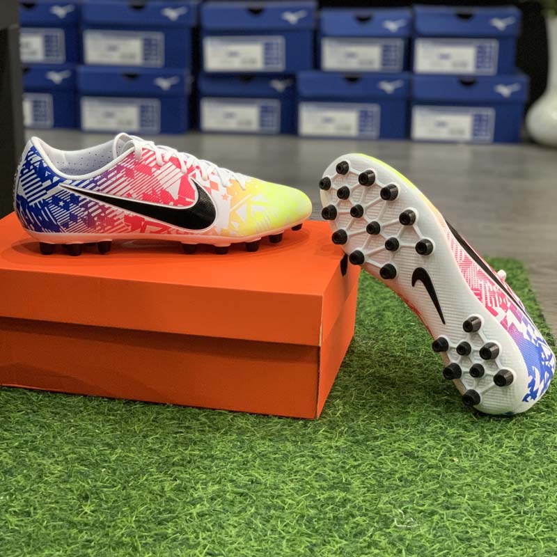 Nike Mercurial Vapor 13 Academy AG NJR Jogo Prismatico - White/Black/Racer Blue/Volt - AT7956-104